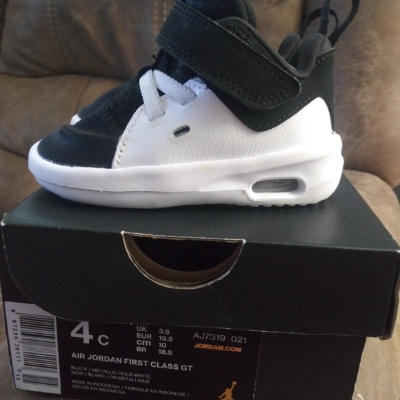 NEW Jordan's - Picture 4 of 4